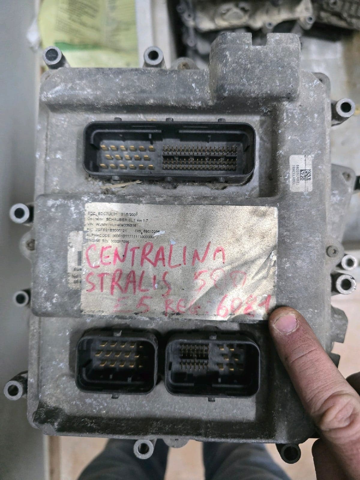 Bosch 0 281 020 048 - Centralina Stralis 500 E5 - Main