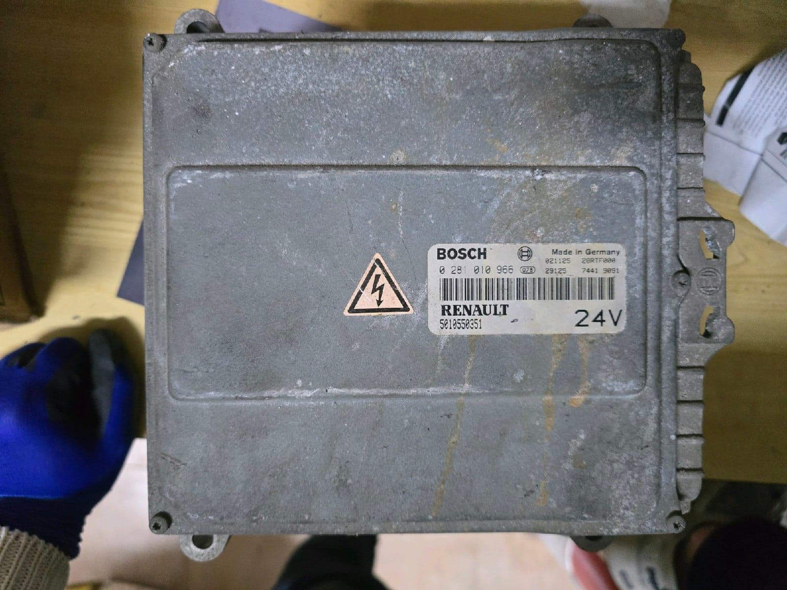 BOSCH 0 281 010 966 - Renault - Main
