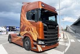 ARRIVA SULLE STRADE ITALIANE SCANIA V8 FIRE EDITION