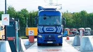 REANULT TRUCKS SPINGE SUL TRASPORTO ELETTRICO PESANTE