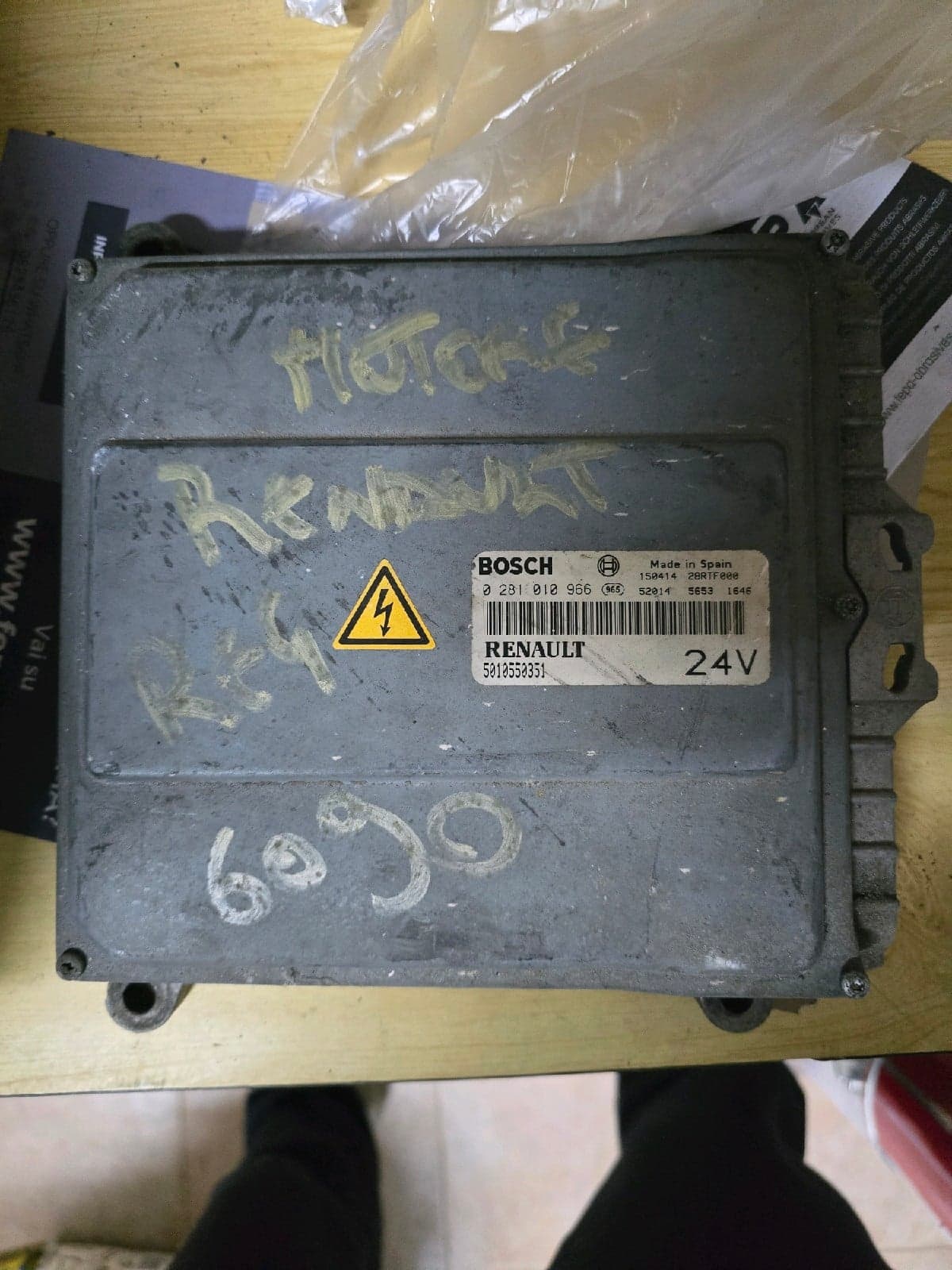 BOSCH 0 281 010 966 - Renault - Main